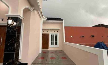 Rumah Baru Mewah murah dekta pasar potorono