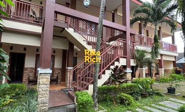Guesthouse atau Rumah Megah dan Penginapan Tanah Luas Bangunan Kokoh ada Kolam Renang di Jogja Utara dekat Hotel Hyatt Palagan Jogja