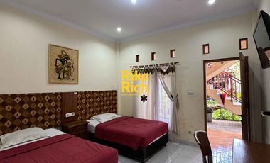 Guesthouse atau Rumah Megah dan Penginapan Tanah Luas Bangunan Kokoh ada Kolam Renang di Jogja Utara dekat Hotel Hyatt Palagan Jogja