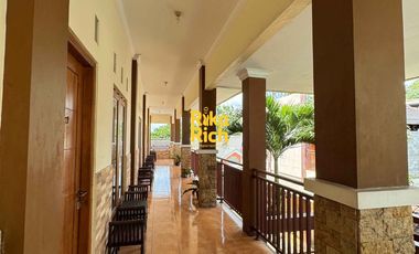 Guesthouse atau Rumah Megah dan Penginapan Tanah Luas Bangunan Kokoh ada Kolam Renang di Jogja Utara dekat Hotel Hyatt Palagan Jogja