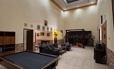 Guesthouse atau Rumah Megah dan Penginapan Tanah Luas Bangunan Kokoh ada Kolam Renang di Jogja Utara dekat Hotel Hyatt Palagan Jogja