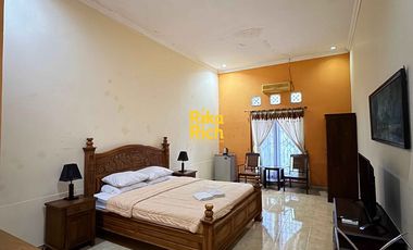 Guesthouse atau Rumah Megah dan Penginapan Tanah Luas Bangunan Kokoh ada Kolam Renang di Jogja Utara dekat Hotel Hyatt Palagan Jogja