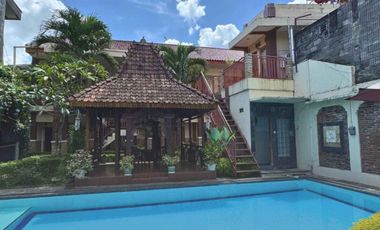 Guesthouse atau Rumah Megah dan Penginapan Tanah Luas Bangunan Kokoh ada Kolam Renang di Jogja Utara dekat Hotel Hyatt Palagan Jogja