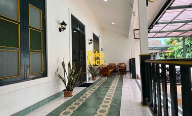 Rumah Klasik Cantik Modern dalam Njeron Benteng Kraton Yogyakarta jarang ada dengan tanah yang minimalis dan full furnished