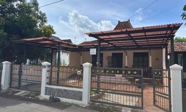 Rumah Klasik Cantik Modern dalam Njeron Benteng Kraton Yogyakarta jarang ada dengan tanah yang minimalis dan full furnished
