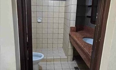 2 BR Condo in Taguig City  w PARKING Bare Unit PHP 30k/mo
