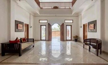 F o r  s a l e 

Kost Elite di Kawasan Premium Denpasar Timur hanya selangkah ke Pantai Sanur dan Padang Galak.