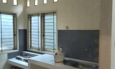 Dijual rumah besar di pinggir jalan raya cocok untuk kostan,dekat area perkantoran Sudirman