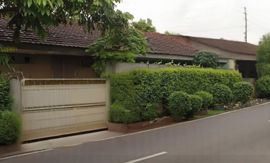 Dijual rumah besar di pinggir jalan raya cocok untuk kostan,dekat area perkantoran Sudirman