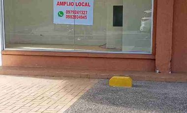 RENTA $ 1500 NEGOCIABLE INCLUYE ALICUOTA , AMPLIO LOCAL COMERCIAL, EXCELENTE UBICACIÓN APROXIMADOS 100 MTRS.