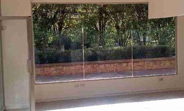 RENTA $ 1500 NEGOCIABLE INCLUYE ALICUOTA , AMPLIO LOCAL COMERCIAL, EXCELENTE UBICACIÓN APROXIMADOS 100 MTRS.