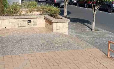 RENTA $ 1500 NEGOCIABLE INCLUYE ALICUOTA , AMPLIO LOCAL COMERCIAL, EXCELENTE UBICACIÓN APROXIMADOS 100 MTRS.