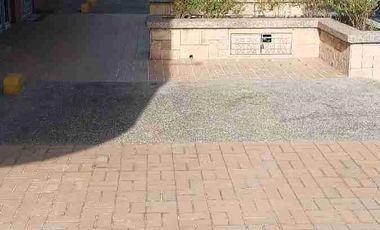 RENTA $ 1500 NEGOCIABLE INCLUYE ALICUOTA , AMPLIO LOCAL COMERCIAL, EXCELENTE UBICACIÓN APROXIMADOS 100 MTRS.