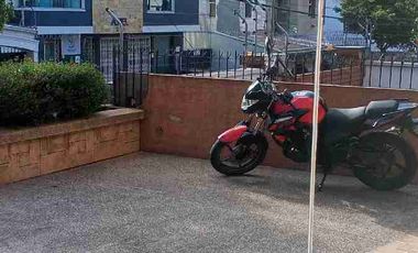 RENTA $ 1500 NEGOCIABLE INCLUYE ALICUOTA , AMPLIO LOCAL COMERCIAL, EXCELENTE UBICACIÓN APROXIMADOS 100 MTRS.