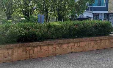 RENTA $ 1500 NEGOCIABLE INCLUYE ALICUOTA , AMPLIO LOCAL COMERCIAL, EXCELENTE UBICACIÓN APROXIMADOS 100 MTRS.