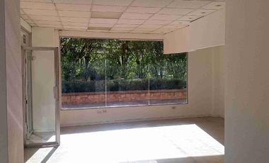 RENTA $ 1500 NEGOCIABLE INCLUYE ALICUOTA , AMPLIO LOCAL COMERCIAL, EXCELENTE UBICACIÓN APROXIMADOS 100 MTRS.