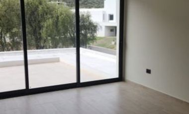 CASA A ESTRENAR EN EXCLUSIVO BARRIO PRIVADO LOS QUEBRACHOS.