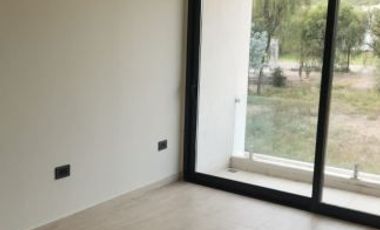 CASA A ESTRENAR EN EXCLUSIVO BARRIO PRIVADO LOS QUEBRACHOS.
