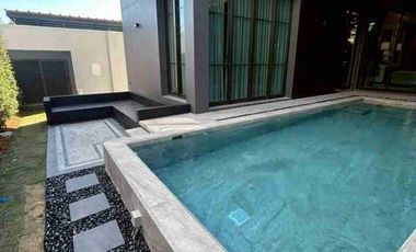 Super luxury 6 bedroom house with a private pool for sale in Pattanakarn