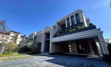 Super luxury 6 bedroom house with a private pool for sale in Pattanakarn