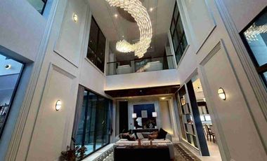 Super luxury 6 bedroom house with a private pool for sale in Pattanakarn