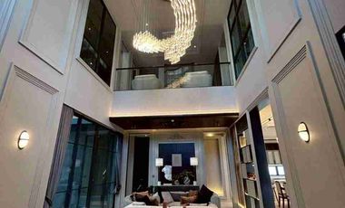 Super luxury 6 bedroom house with a private pool for sale in Pattanakarn