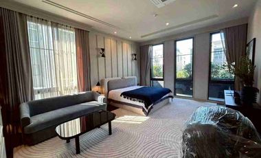 Super luxury 6 bedroom house with a private pool for sale in Pattanakarn