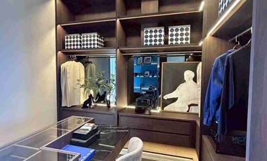 Super luxury 6 bedroom house with a private pool for sale in Pattanakarn