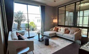 Super luxury 6 bedroom house with a private pool for sale in Pattanakarn