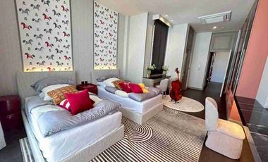 Super luxury 6 bedroom house with a private pool for sale in Pattanakarn