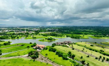 𝗟𝗨𝗫𝗨𝗥𝗬 𝗛𝗢𝗨𝗦𝗘 & 𝗟𝗢𝗧 𝗙𝗢𝗥 𝗦𝗔𝗟𝗘 𝗶𝗻 𝗦𝗢𝗨𝗧𝗛 𝗟𝗔𝗞𝗘 𝗩𝗜𝗟𝗟𝗔𝗚𝗘 – 𝗘𝗧𝗢𝗡 𝗖𝗜𝗧𝗬, 𝗟𝗔𝗚𝗨𝗡𝗔