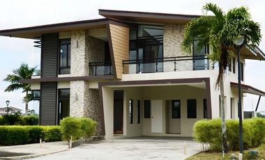 𝗟𝗨𝗫𝗨𝗥𝗬 𝗛𝗢𝗨𝗦𝗘 & 𝗟𝗢𝗧 𝗙𝗢𝗥 𝗦𝗔𝗟𝗘 𝗶𝗻 𝗦𝗢𝗨𝗧𝗛 𝗟𝗔𝗞𝗘 𝗩𝗜𝗟𝗟𝗔𝗚𝗘 – 𝗘𝗧𝗢𝗡 𝗖𝗜𝗧𝗬, 𝗟𝗔𝗚𝗨𝗡𝗔