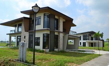 𝗟𝗨𝗫𝗨𝗥𝗬 𝗛𝗢𝗨𝗦𝗘 & 𝗟𝗢𝗧 𝗙𝗢𝗥 𝗦𝗔𝗟𝗘 𝗶𝗻 𝗦𝗢𝗨𝗧𝗛 𝗟𝗔𝗞𝗘 𝗩𝗜𝗟𝗟𝗔𝗚𝗘 – 𝗘𝗧𝗢𝗡 𝗖𝗜𝗧𝗬, 𝗟𝗔𝗚𝗨𝗡𝗔