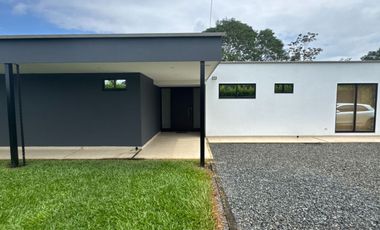 VENTA DE CASA CAMPESTRE EN COMBIA EN PARCELACION.