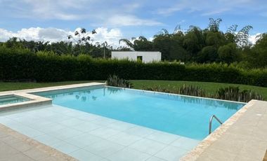 VENTA DE CASA CAMPESTRE EN COMBIA EN PARCELACION.