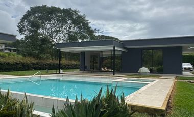 VENTA DE CASA CAMPESTRE EN COMBIA EN PARCELACION.