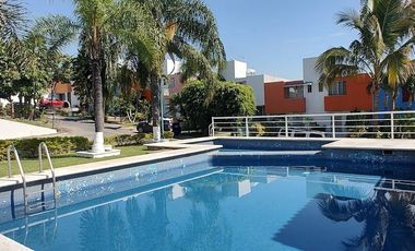 CUERNAVACA VENTA CASA EN CONDOMINIO CON SEGURIDAD CERCA FORUM