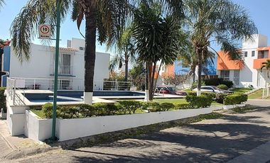 CUERNAVACA VENTA CASA EN CONDOMINIO CON SEGURIDAD CERCA FORUM