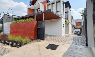 Properti Premium! Rumah Induk + 3 Villa Private Pool belakang Hyatt Palagan