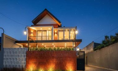 Properti Premium! Rumah Induk + 3 Villa Private Pool belakang Hyatt Palagan