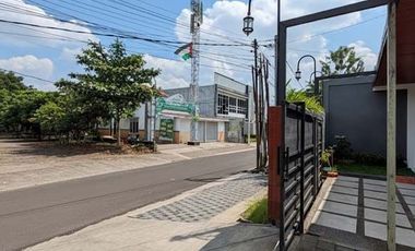 Properti Premium! Rumah Induk + 3 Villa Private Pool belakang Hyatt Palagan