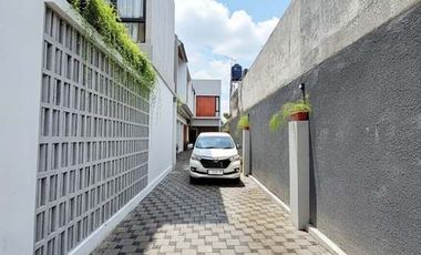 Properti Premium! Rumah Induk + 3 Villa Private Pool belakang Hyatt Palagan