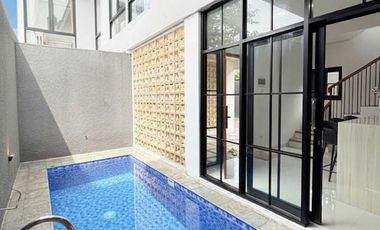 Properti Premium! Rumah Induk + 3 Villa Private Pool belakang Hyatt Palagan