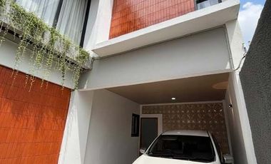 Properti Premium! Rumah Induk + 3 Villa Private Pool belakang Hyatt Palagan