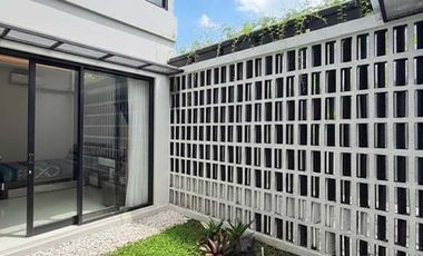 Properti Premium! Rumah Induk + 3 Villa Private Pool belakang Hyatt Palagan