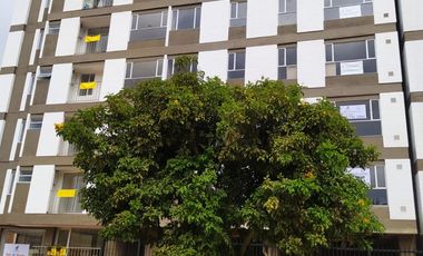 ARRIENDO APARTAMENTE EXCELENTE UBICACIÓN, CERCA DE TODO, CON SENDERO PEATONAL