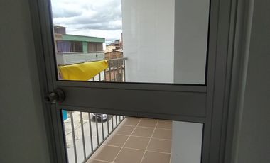 ARRIENDO APARTAMENTE EXCELENTE UBICACIÓN, CERCA DE TODO, CON SENDERO PEATONAL