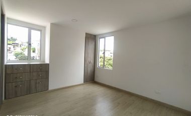 ARRIENDO APARTAMENTE EXCELENTE UBICACIÓN, CERCA DE TODO, CON SENDERO PEATONAL