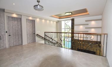 Venta espectacular casa espejo en pance