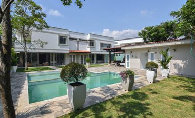 Venta espectacular casa espejo en pance